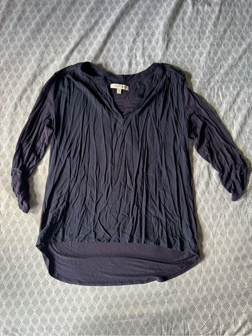 Ellen Tracy Navy V-Neck Lightweight Women’s Top